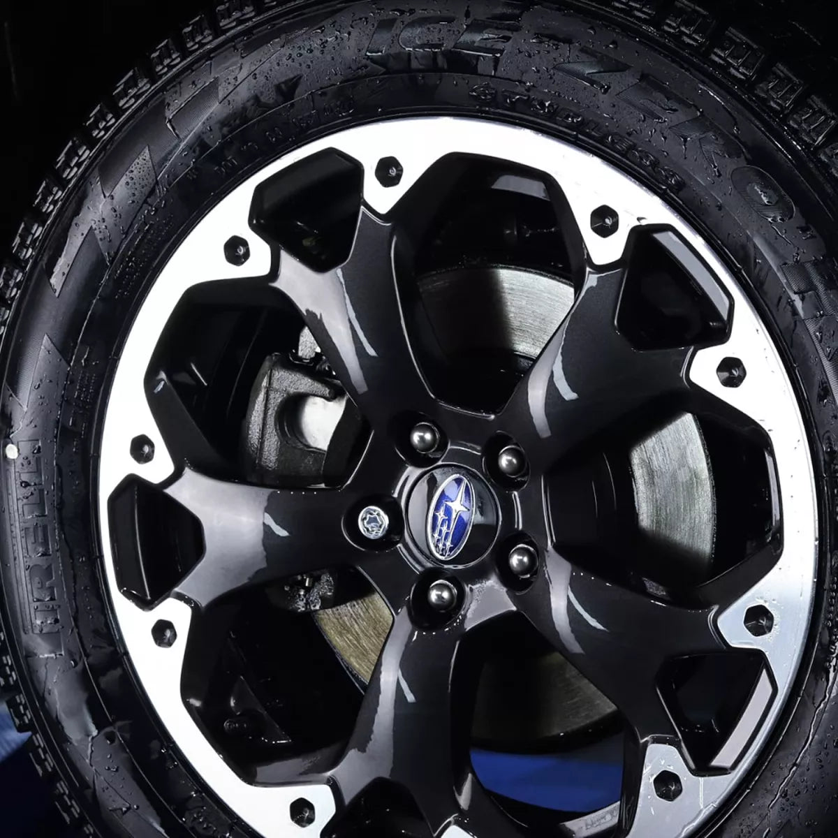 CarPro ReTyre – starker Reifenreiniger mit Schaumbildung zur Tiefenreinigung